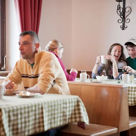 Kendlhof Hostel *